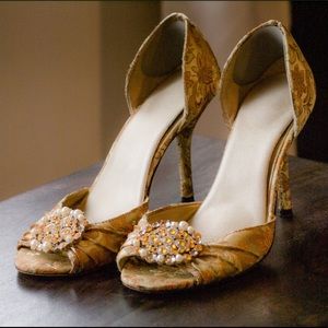 Romantic floral pattern high heels